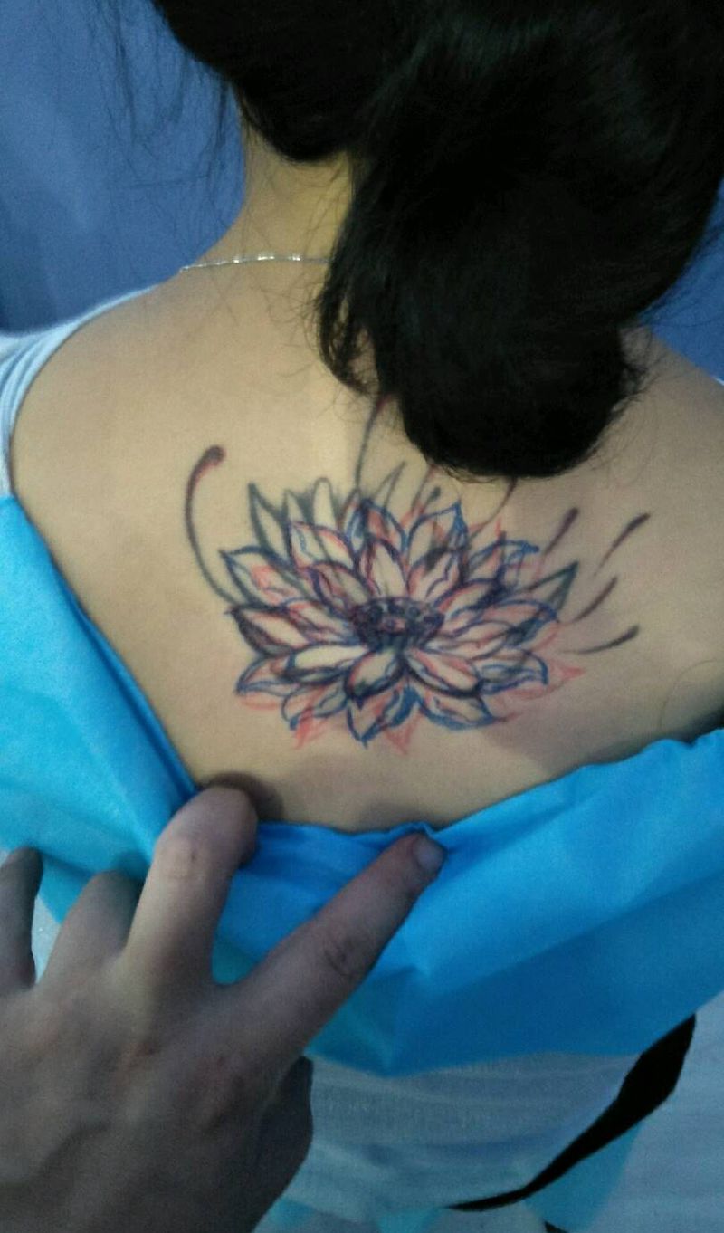 遮盖莲花纹身图片