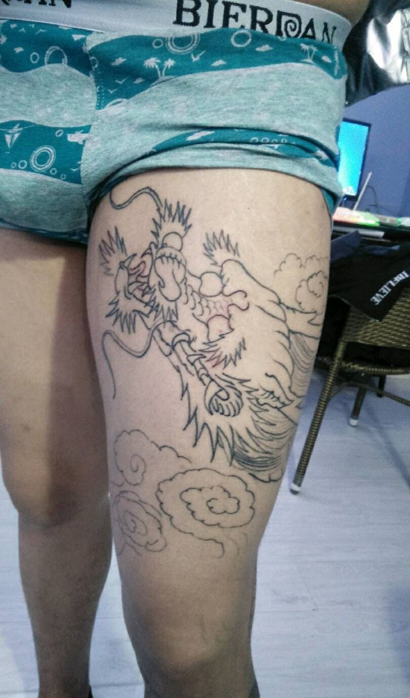 盘腿龙纹身图片