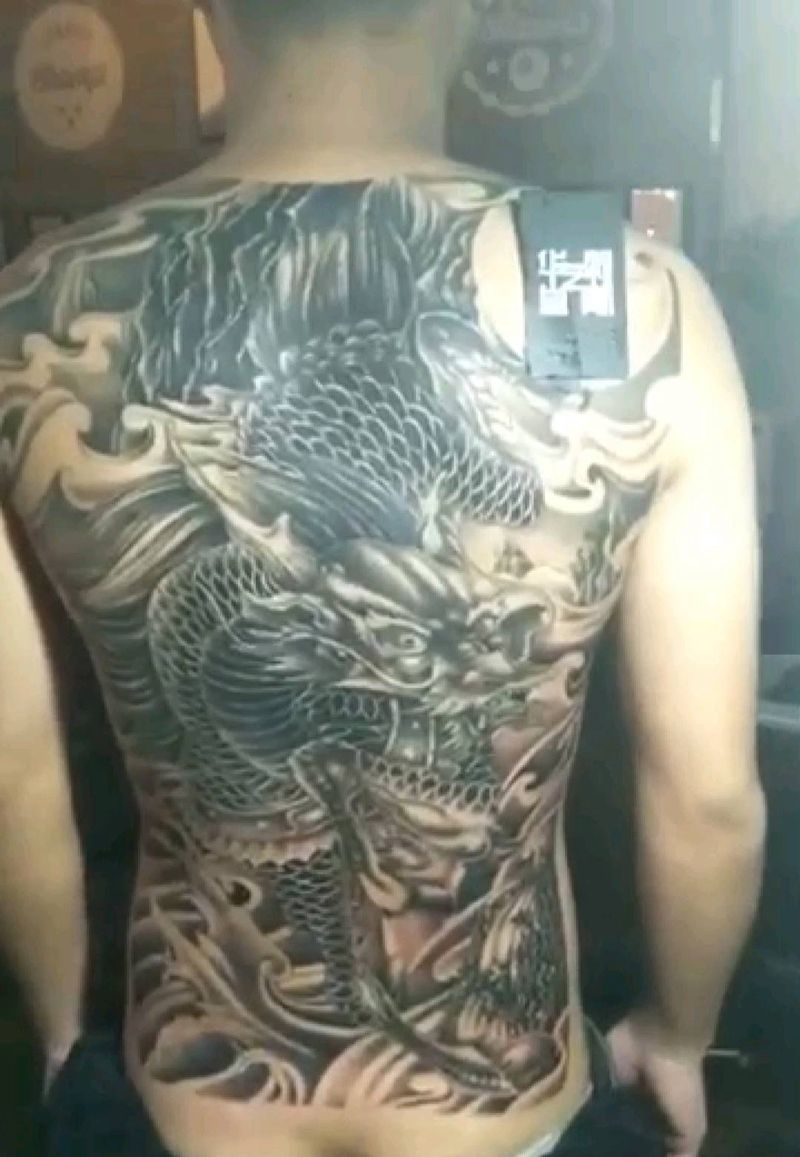 满背修改图纹身图片