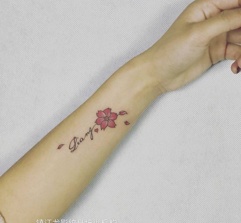 新疆妹子的小清新纹身图片