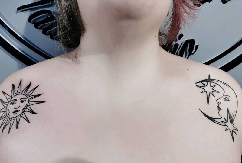 太阳月亮纹身图片_肩部纹身图案
