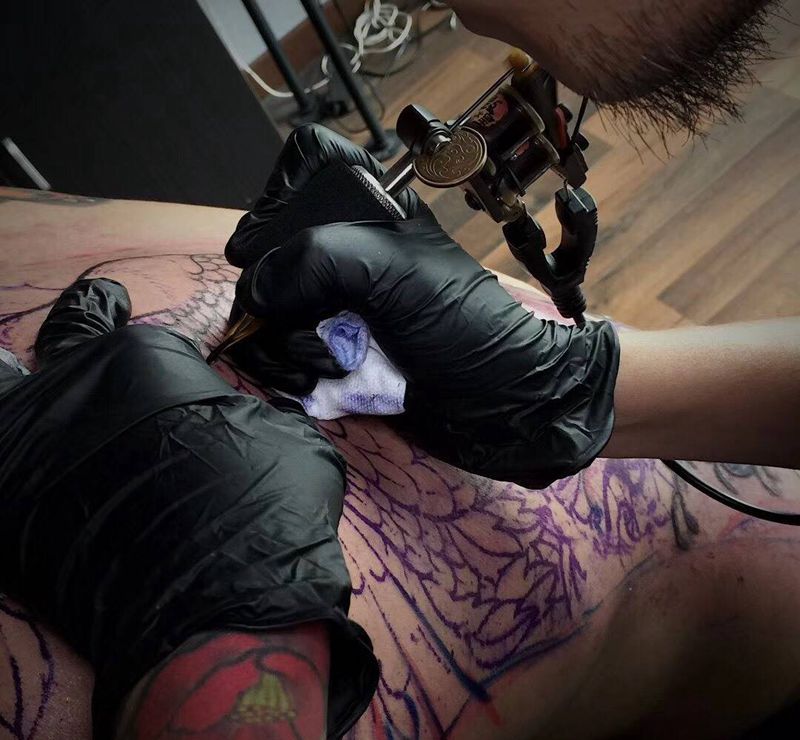 半背仙鹤，嗯，今儿先起个稿，慢慢来吧，待续……3.5H[哈欠][哈欠]纹身图片