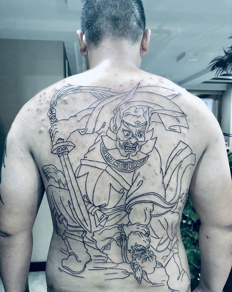 钟馗线条。纹身图片_背部老传统纹身图案