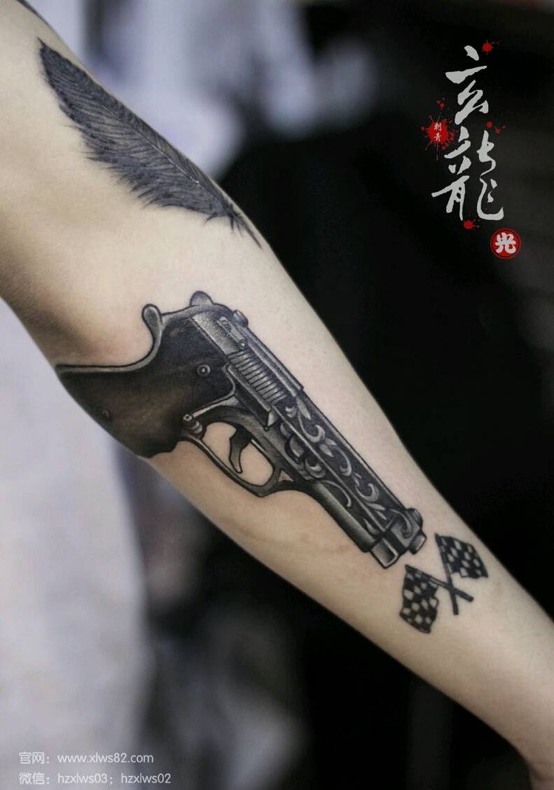手枪纹身图片