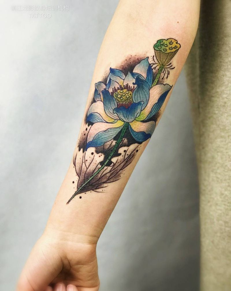 一幅荷花纹身图片