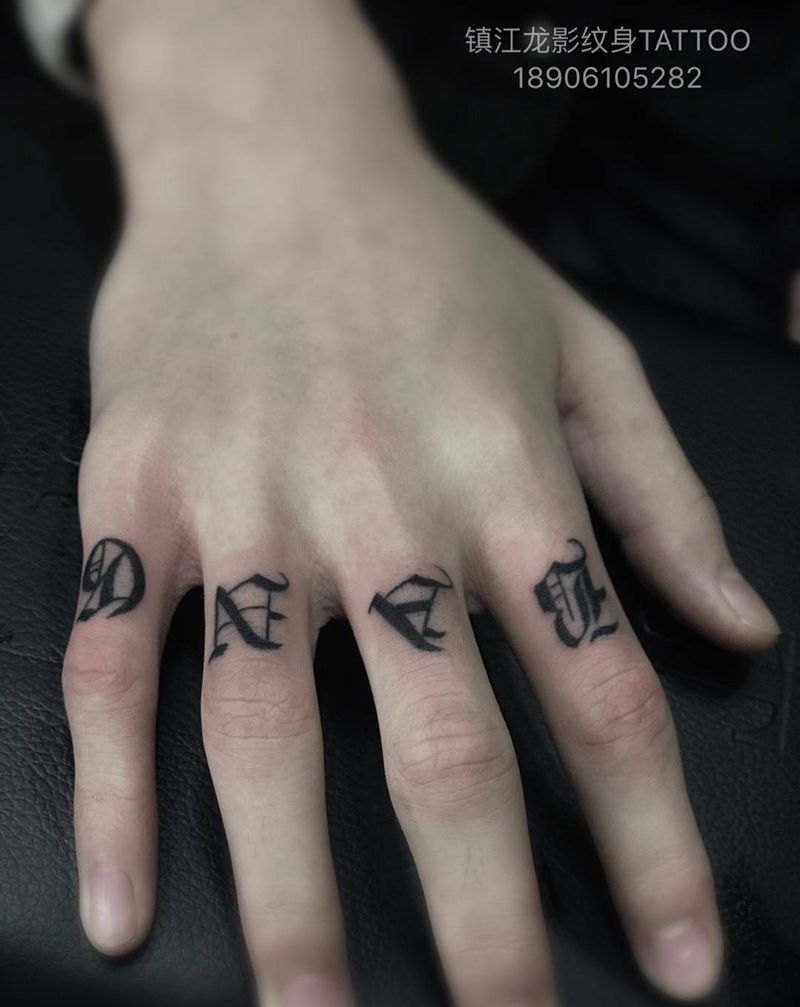 哥特式手指纹身图片