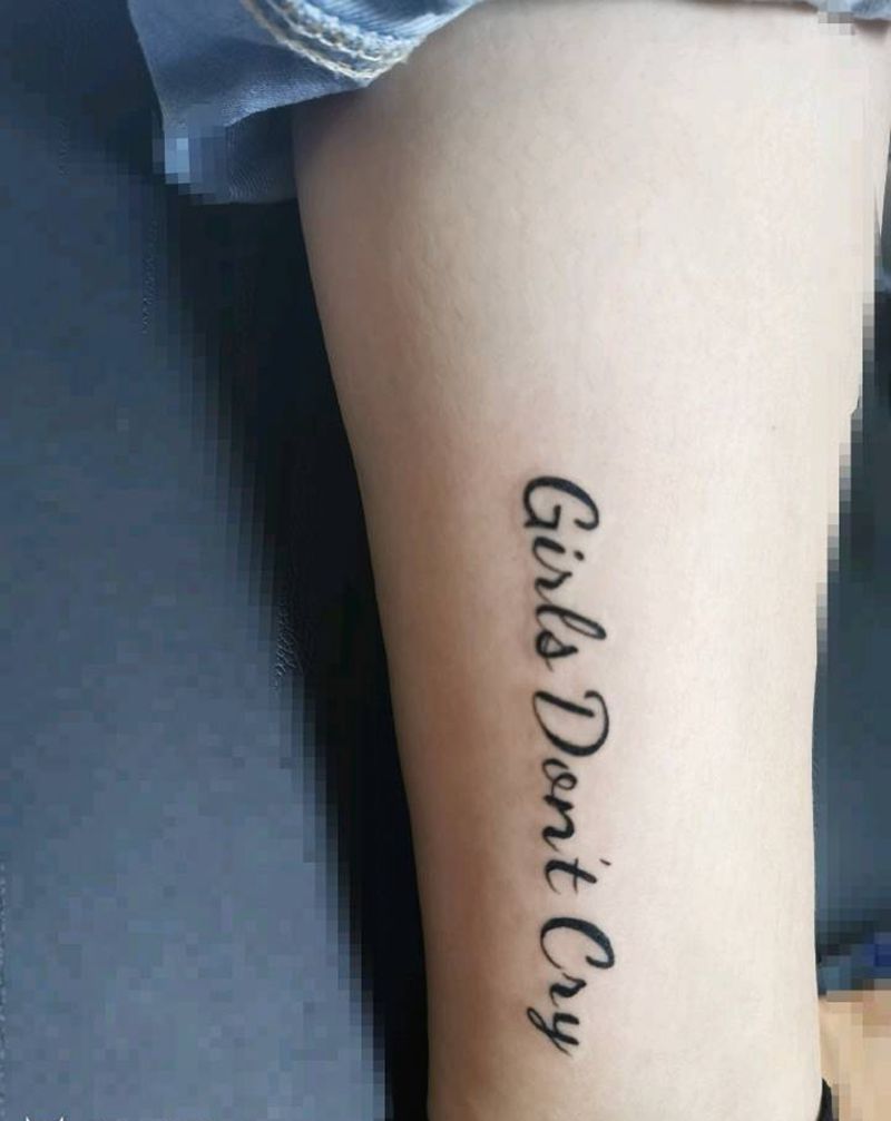 字母纹身图片_腿部花体字纹身图案