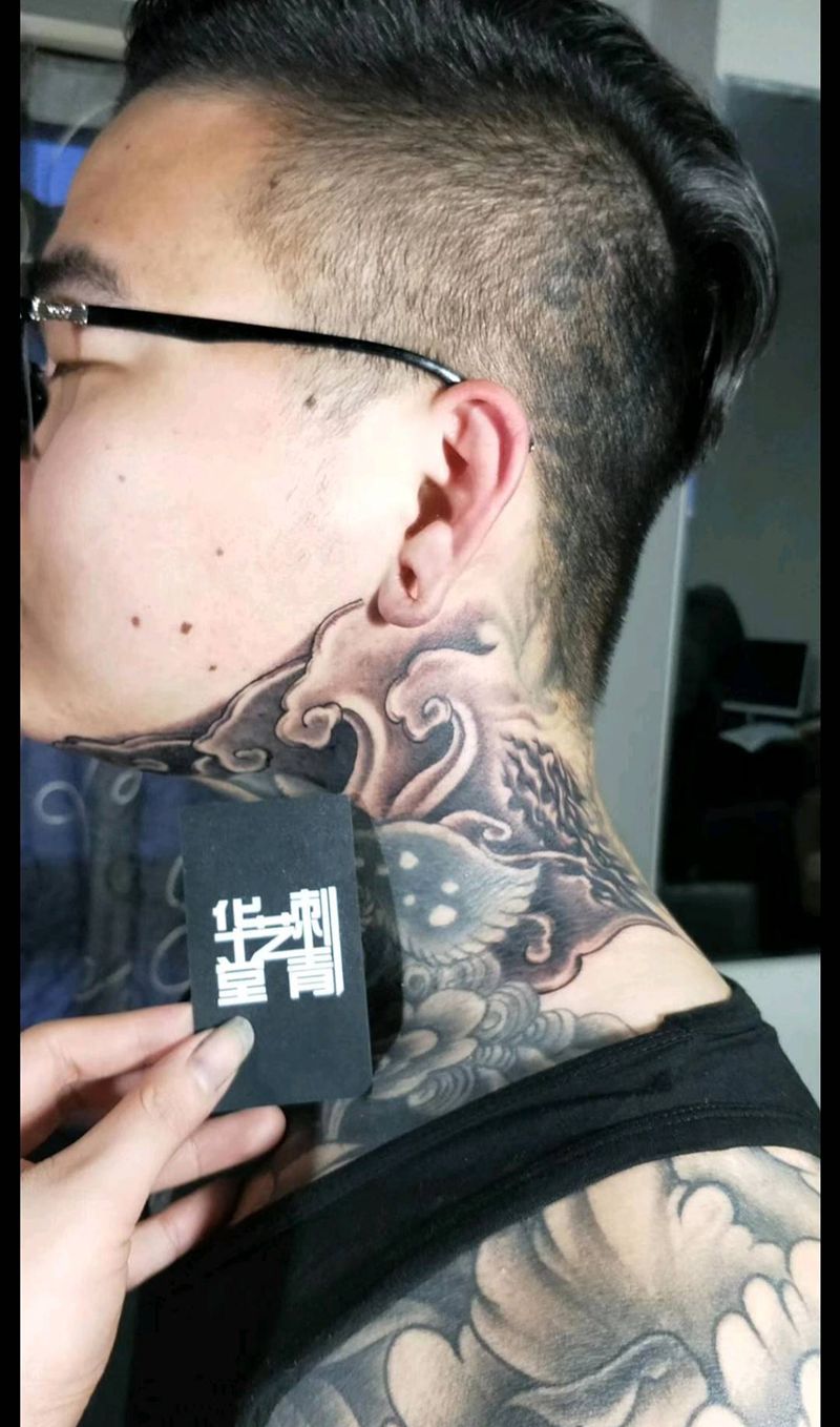 脖子上个性纹身纹身图片