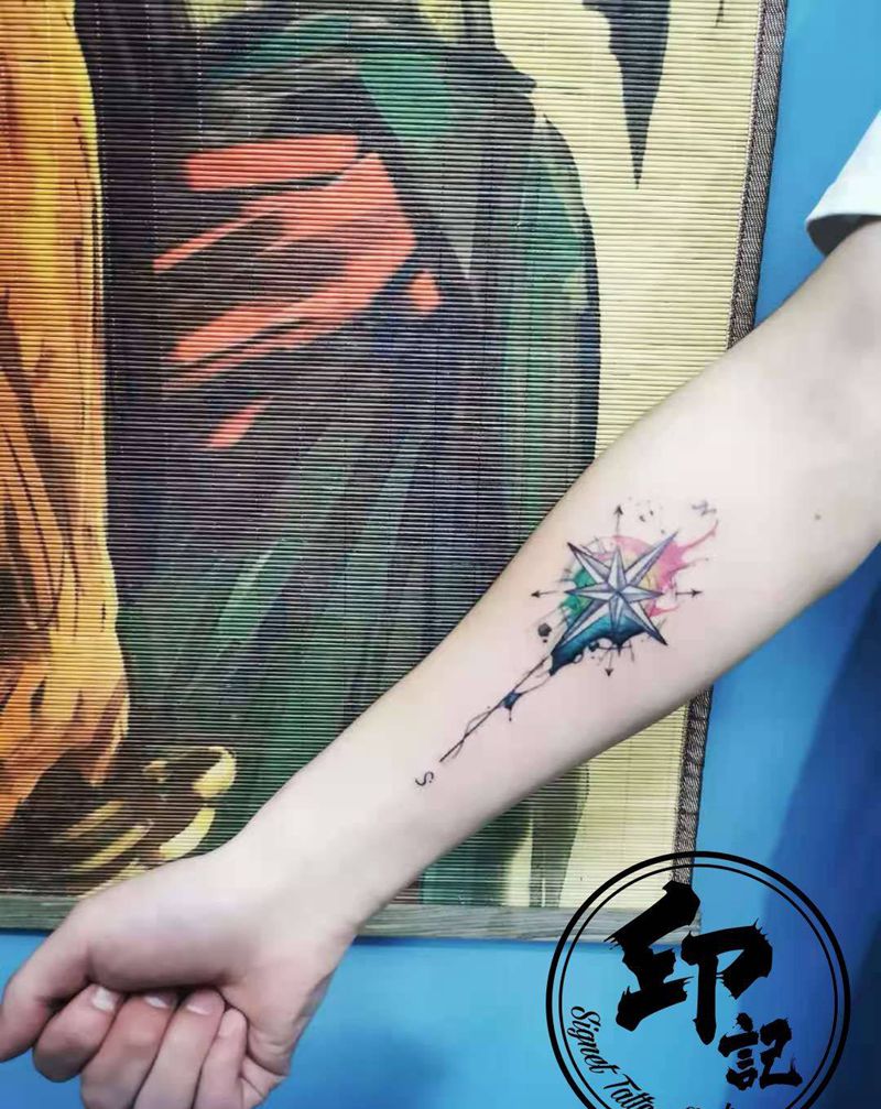 指南针纹身图片_手臂纹身图案