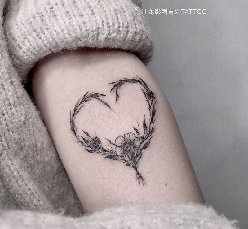 心形花环纹身图片