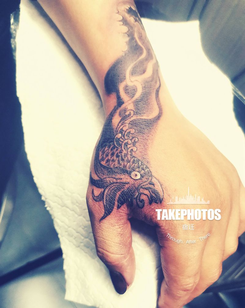 遮盖老纹身纹身图片_手部新传统纹身图案