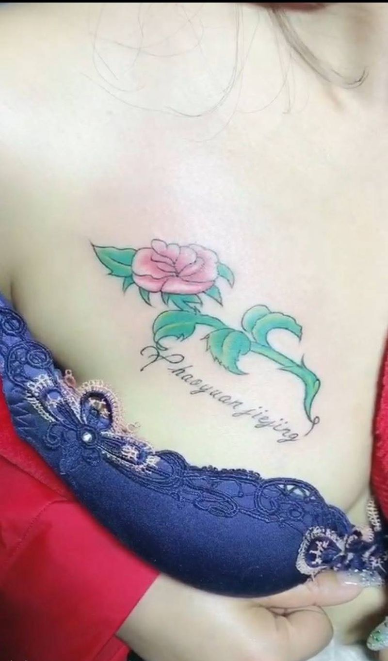 胸口玫瑰纹身图片