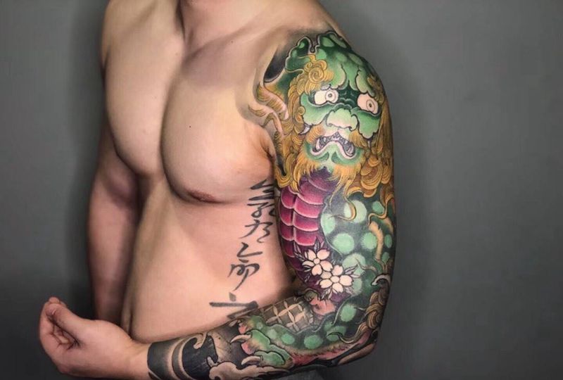 唐狮花臂纹身图片