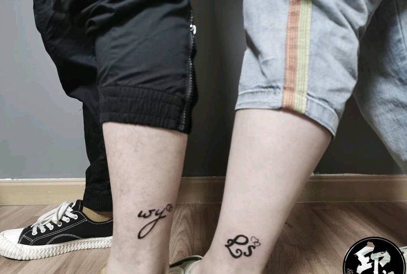 字母纹身图片_腿部纹身图案