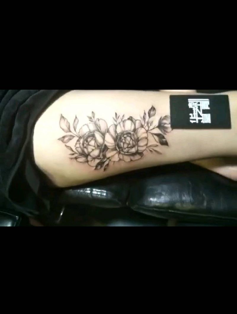 素描小花纹身图片