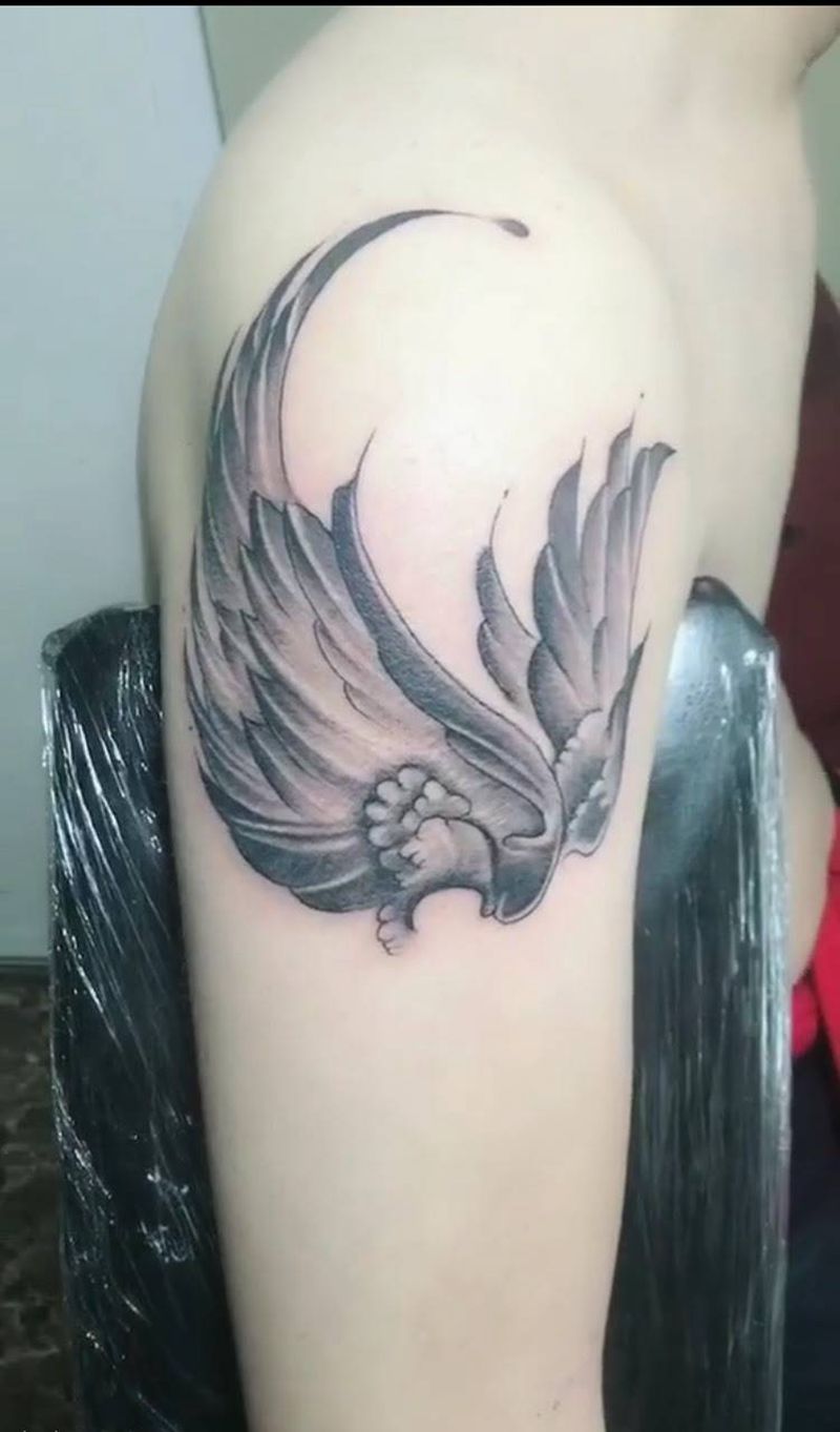 大臂翅膀纹身图片