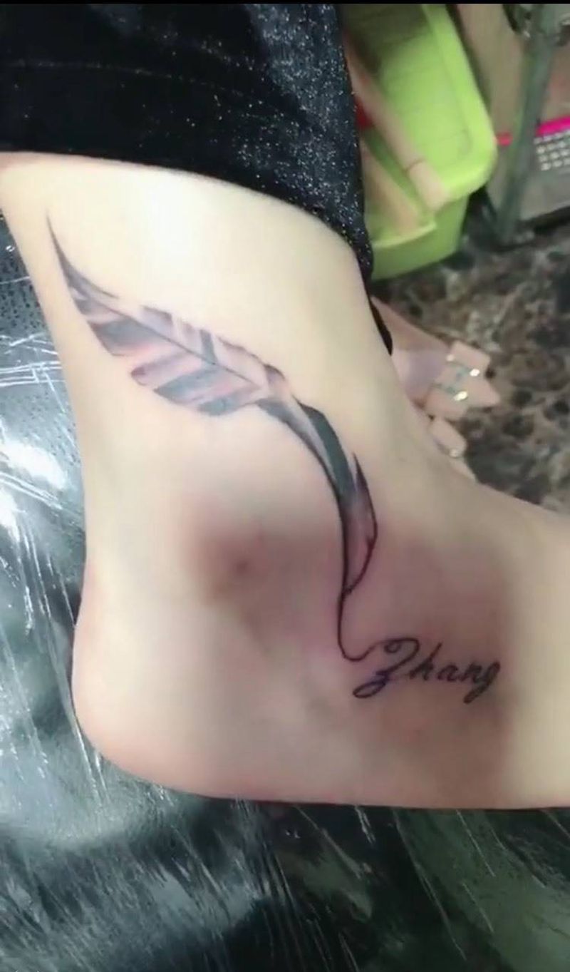 脚踝羽毛纹身图片