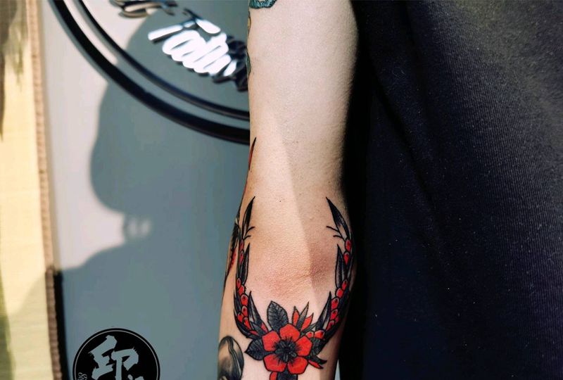 花纹身图片_手臂Old School纹身图案