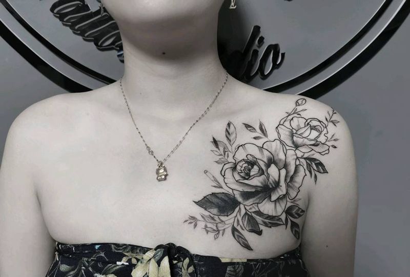 遮盖纹身图片_胸部纹身图案