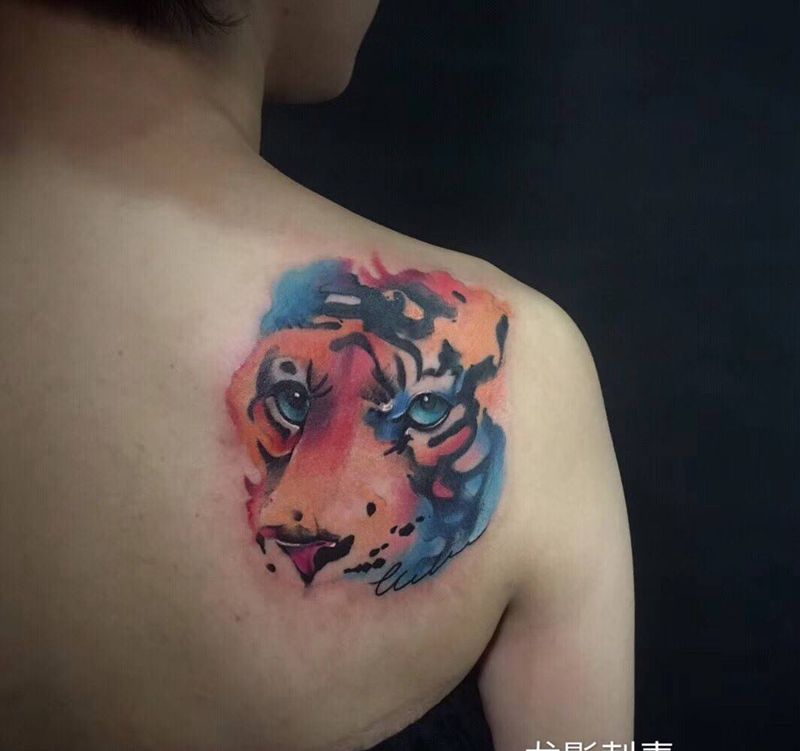 彩色小虎纹身图片