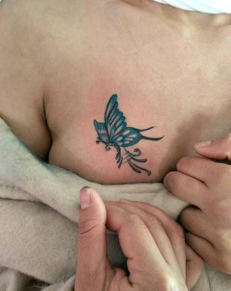 胸口蝴蝶纹身图片