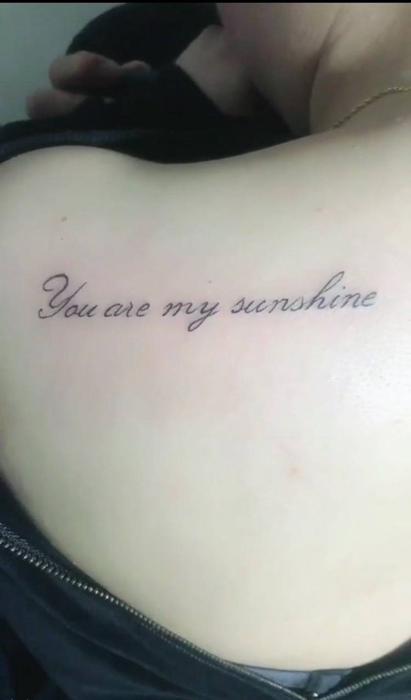 后肩英文纹身图片