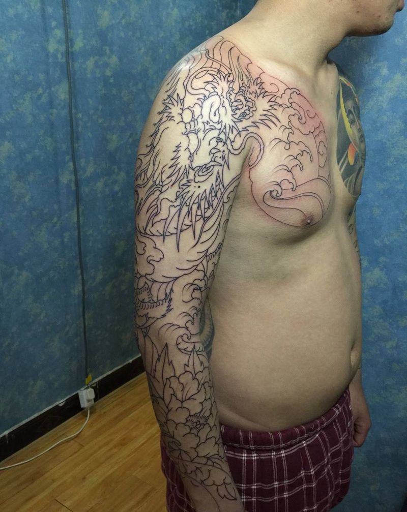 花臂龙未完成纹身图片