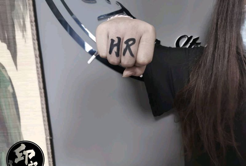 字母纹身图片_手部纹身图案