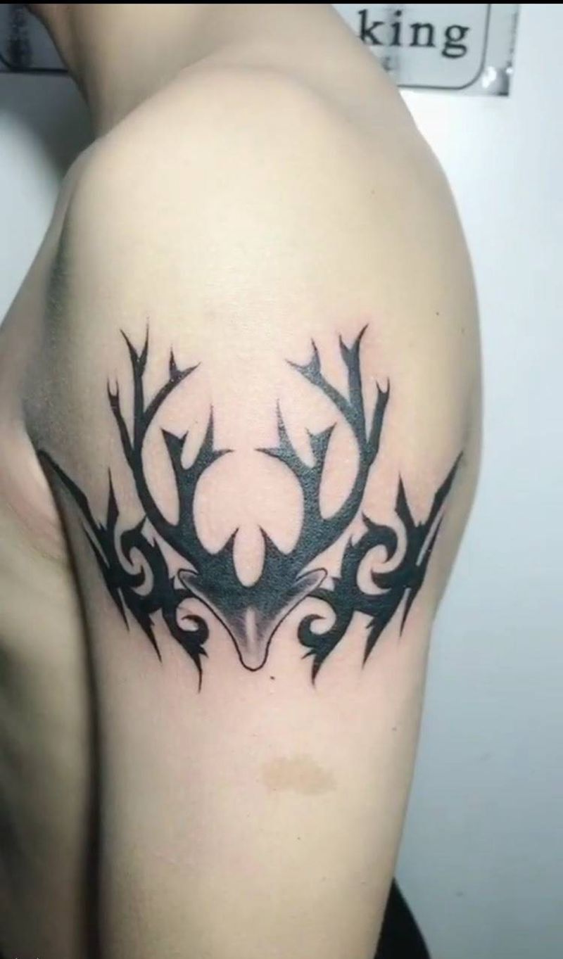 大臂图腾纹身图片