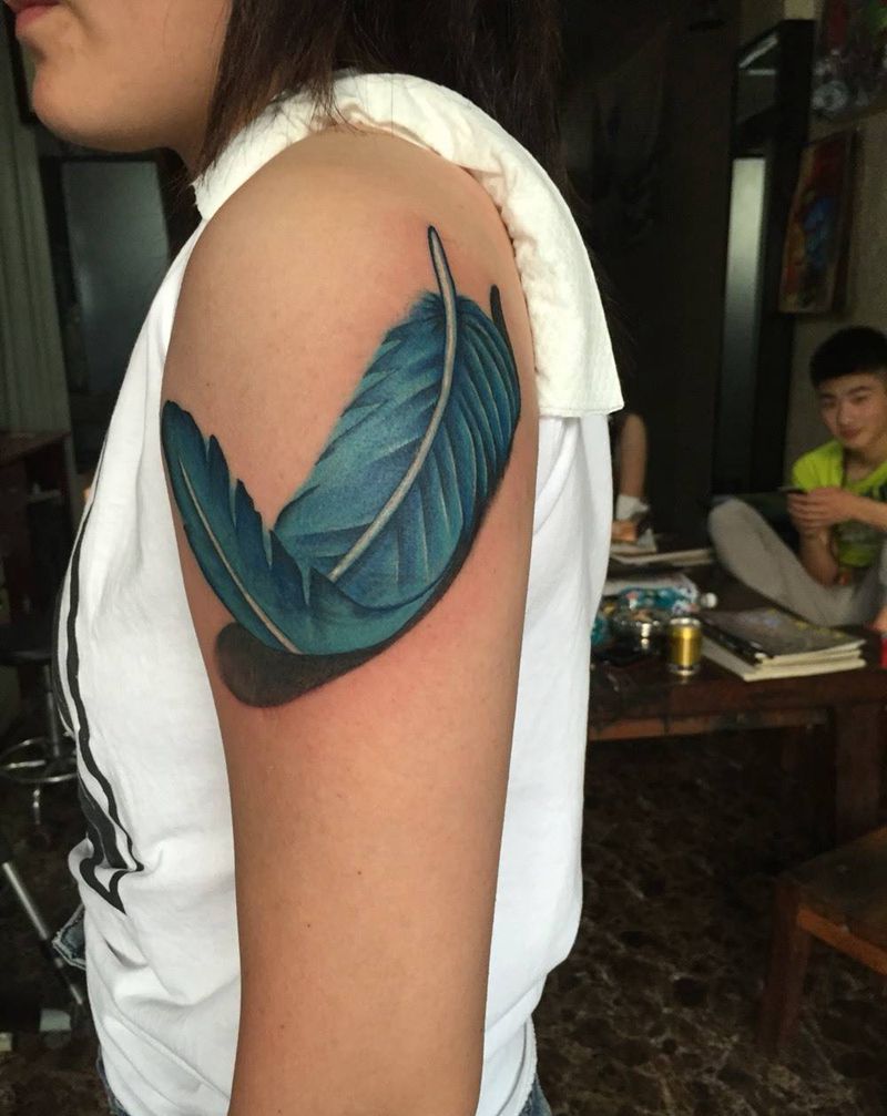 羽毛遮盖老式纹身纹身图片
