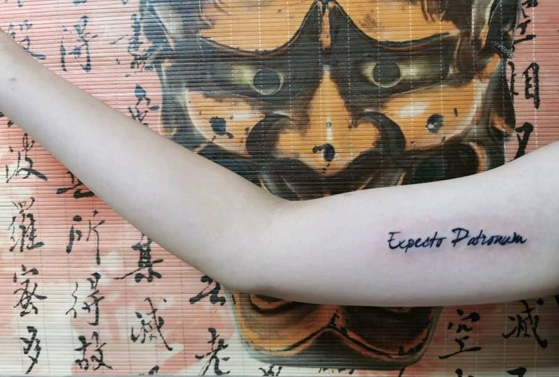 字母纹身图片_手臂花体字纹身图案