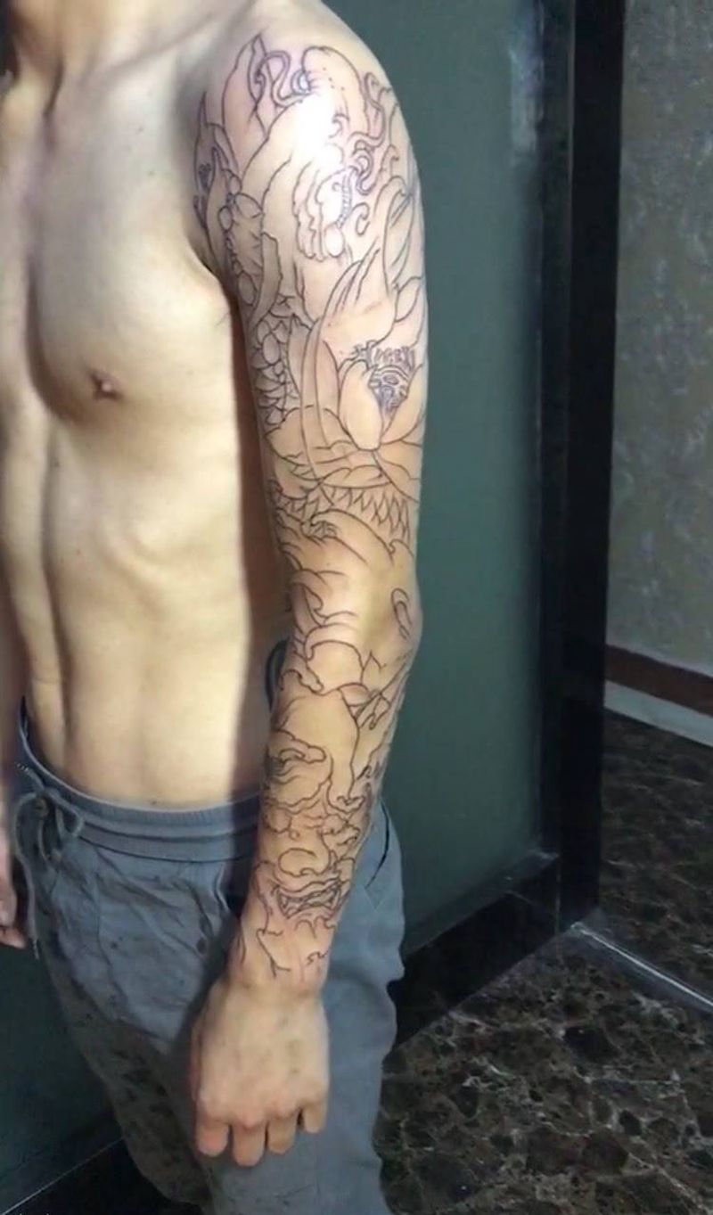 花臂初步勾线纹身图片