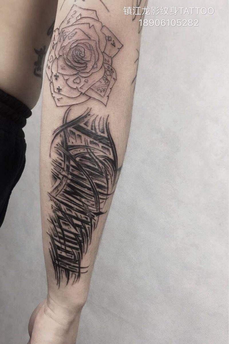 奇卡洛字体纹身图片