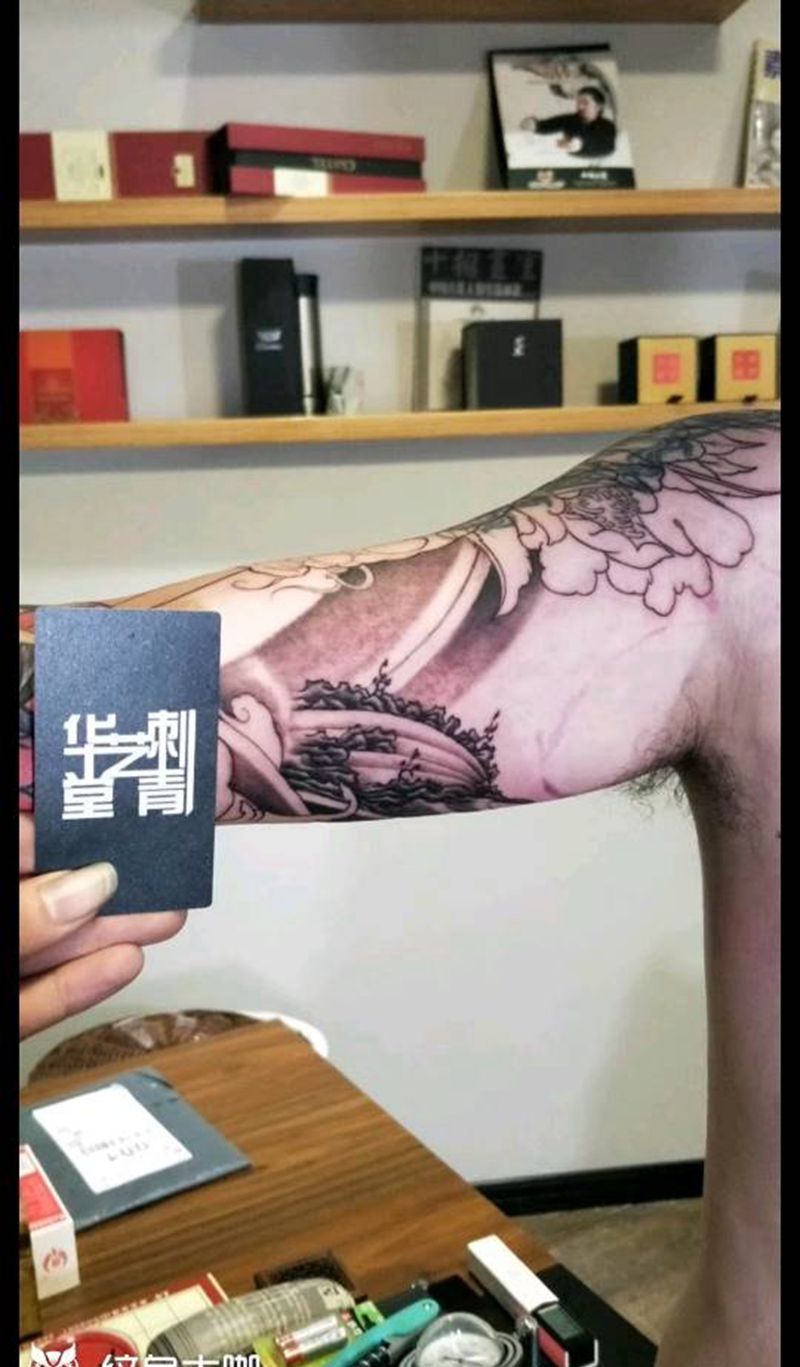 花臂内测小板雾纹身图片