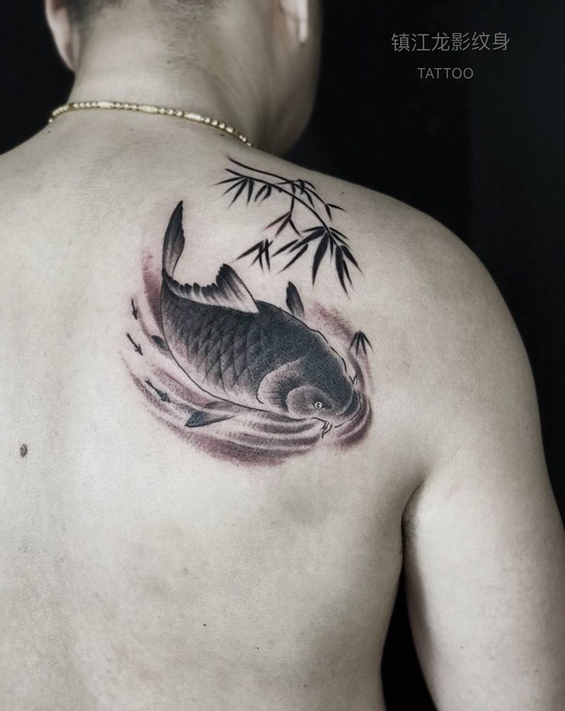 一条肥鱼和美腿[偷笑]纹身图片