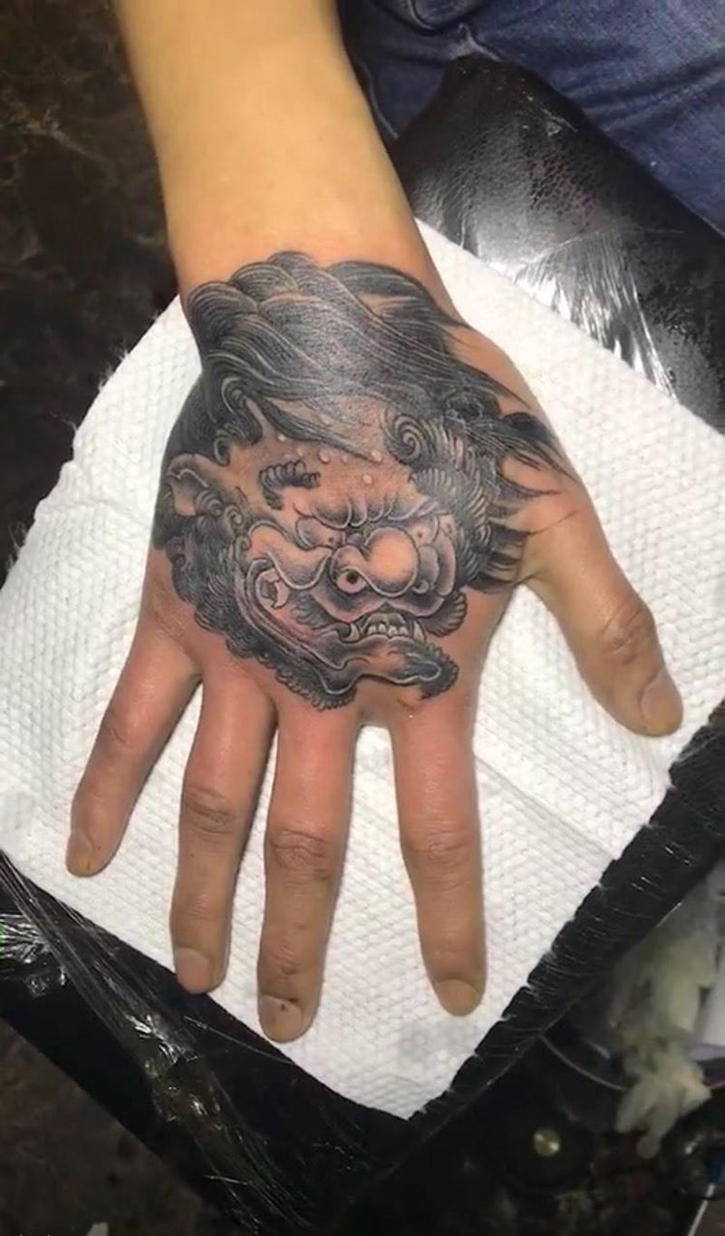 手面遮盖纹身图片