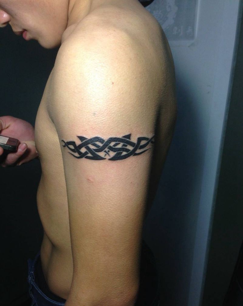 图腾臂环纹身图片