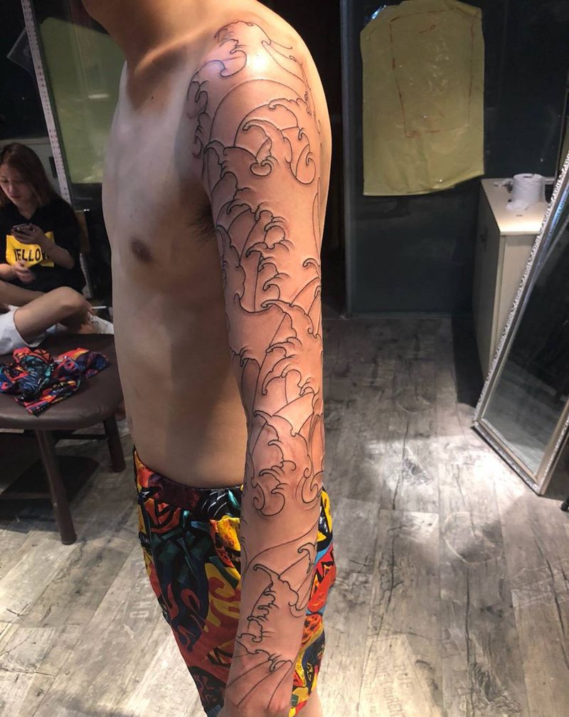 浪里个浪纹身图片