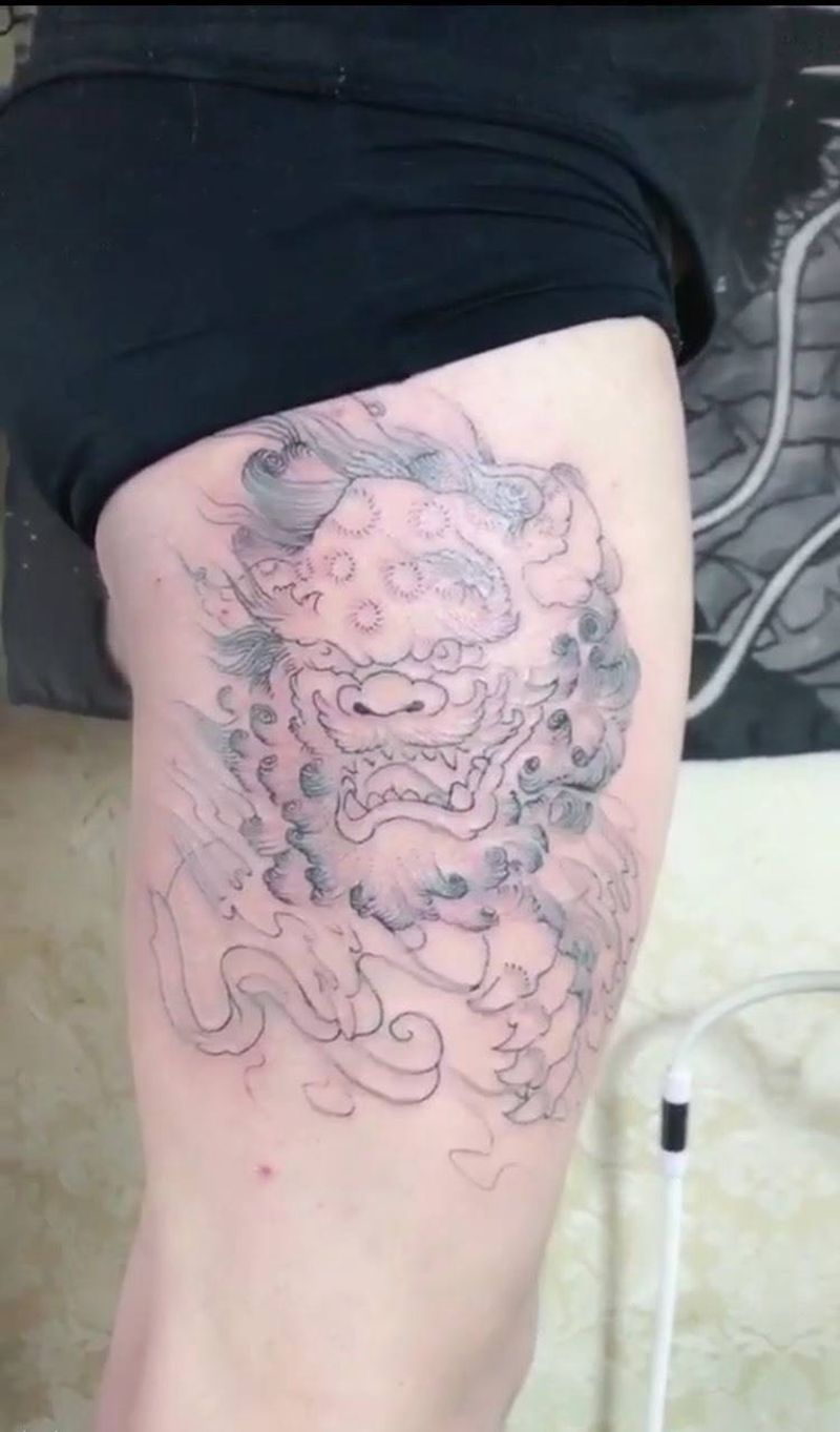 大腿初步勾线纹身图片