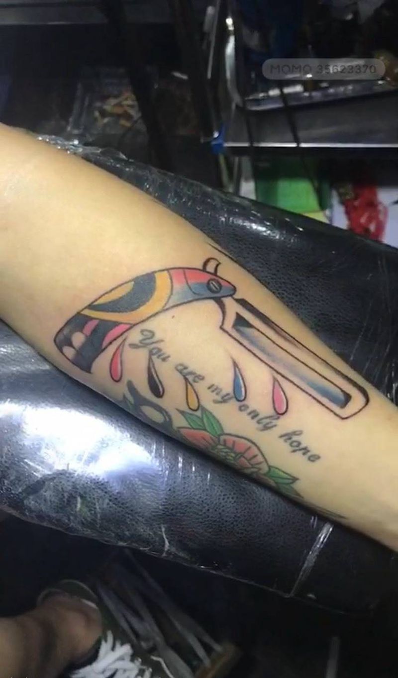 刮胡刀纹身图片