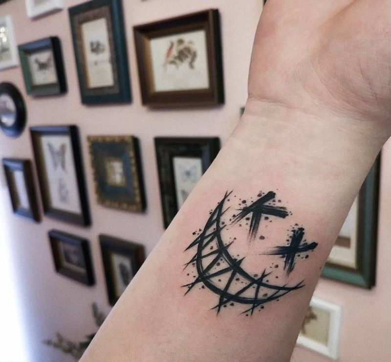 恶魔笑脸纹身图片_手臂点刺恶魔笑脸暗黑系遮盖作品纹身图案