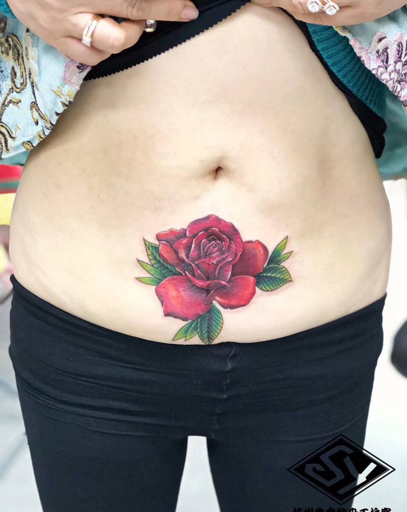 玫瑰遮盖纹身图片_腹部纹身图案
