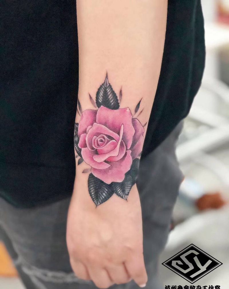 花遮盖纹身图片_手部纹身图案