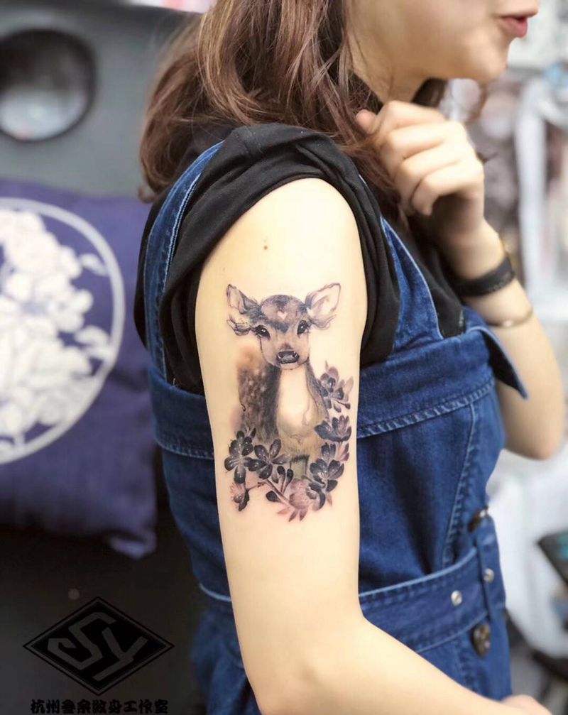 小萌鹿纹身图片_手臂纹身图案