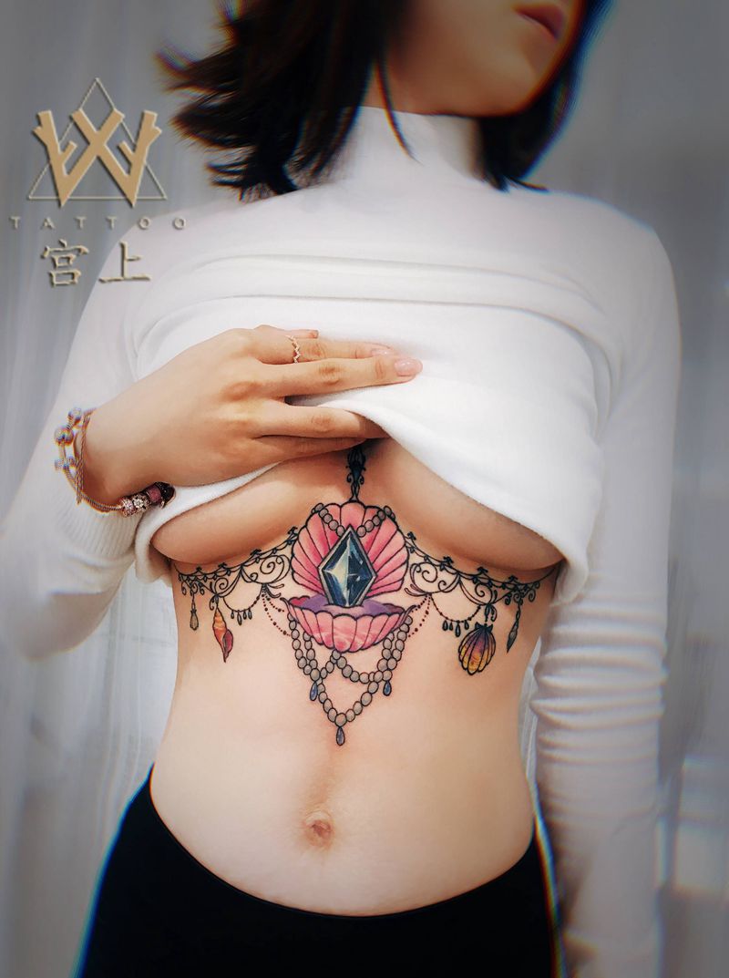 花胸纹身图片_胸部New School纹身图案