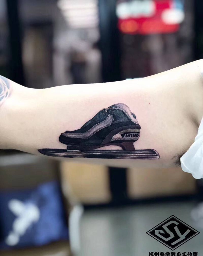 冰鞋纹身图片_手臂纹身图案