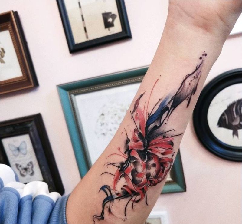 彼岸花纹身图片_手臂水墨新传统彼岸花纹身图案