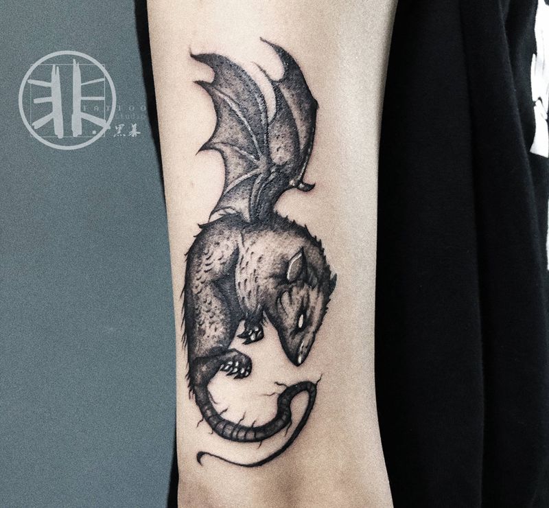 暗黑系老鼠纹身图片_手臂欧美写实点刺暗黑系单针素描纹身图案