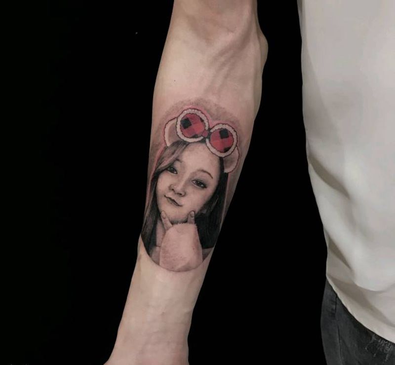 人像纹身图片_手部欧美写实纹身图案