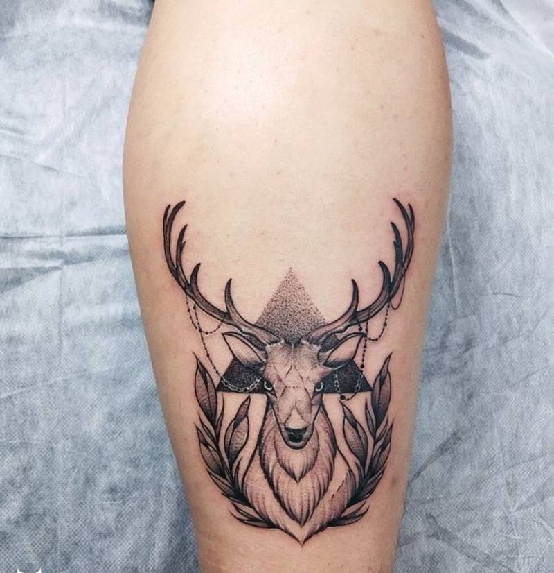 麋鹿纹身图片_腿部几何点刺麋鹿纹身图案